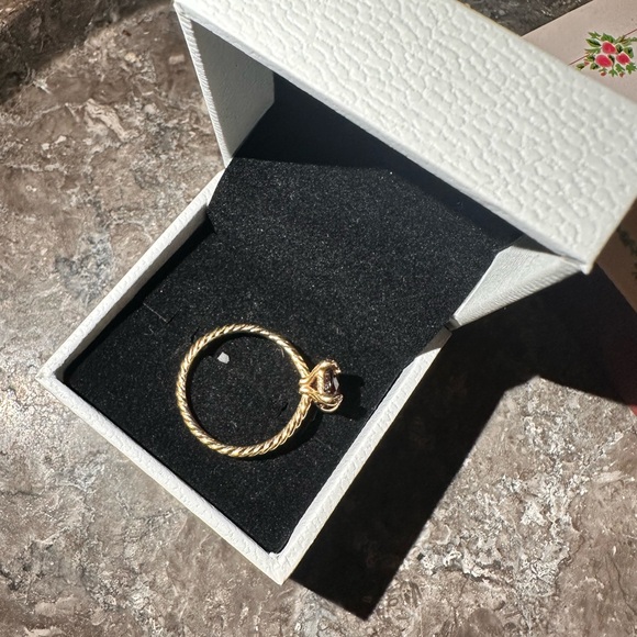 David Yurman Chatelaine® Ring in 18K Yellow Gold with Pavé Diamonds (Garnet) - Picture 3 of 6